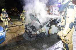 Auto uitgebrand in Herculesstraat IJmuiden, vermoedelijk brandstichting