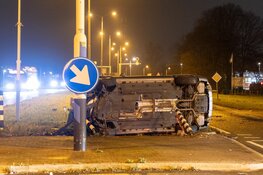 Twee gewonden bij ernstig ongeval Velsen-Zuid, automobilisten lappen afzetting aan hun laars
