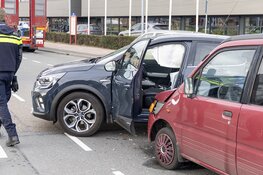 Twee auto's op elkaar gebotst op de Parallelweg in Beverwijk