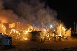 Grote brand verwoest strandtent Beach Inn IJmuiden