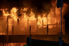Grote brand verwoest strandtent Beach Inn IJmuiden