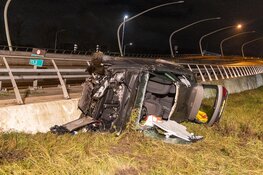 Auto gecrasht langs A200 in Haarlem