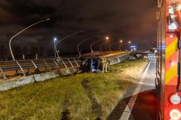 Auto gecrasht langs A200 in Haarlem