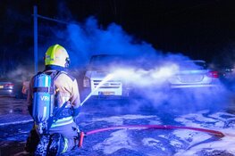 Twee voertuigen in brand op parkeerplaats in Beverwijk