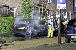 Autobrand aan de Vechtstraat in Beverwijk, eerder explosie geweest