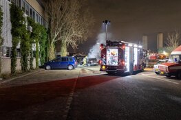 Auto in brand langs Hendrik Figeeweg in Haarlem