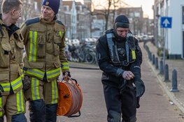 Kat gered uit water in Haarlem