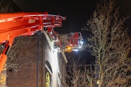 Brand in dak appartemenetencomplex Beverwijk, tijdelijke ontruiming