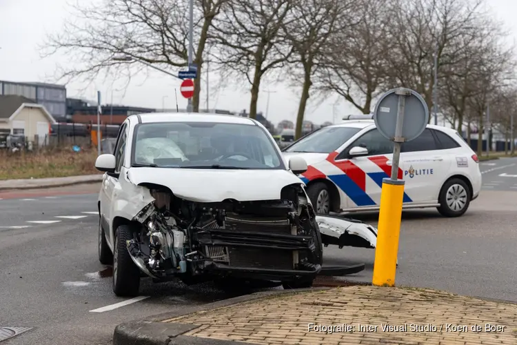 Veel schade bij botsing in Haarlem