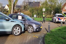 Ongeluk op gelijkwaardige kruising in Limmen