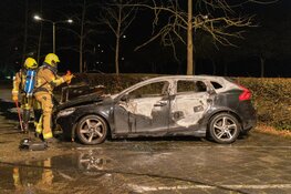 Auto in brand op parkeerplaats tennisvereniging Bennebroek