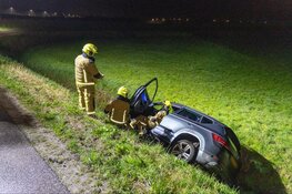 Jonge bestuurder verliest macht over het stuur op dijk in Beverwijk