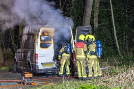 Bestelwagen door brand verwoest in Bennebroek