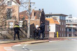 Fietsster aangereden op rotonde in IJmuiden