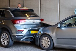 Botsing met twee auto's op Viaductweg in Beverwijk