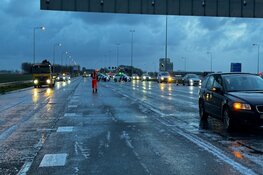 Groot ongeval op A4 bij Nieuw-Vennep: zestien voertuigen betrokken