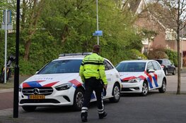 Aanrijding tussen scooter en auto; mes en scooter in beslag genomen