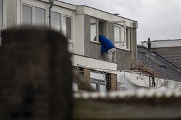 Verwarde man na paar uur veilig uit raam naar beneden geklommen in Haarlem