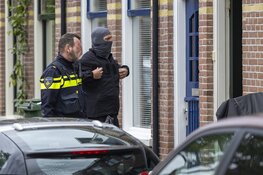 Verwarde man na paar uur veilig uit raam naar beneden geklommen in Haarlem