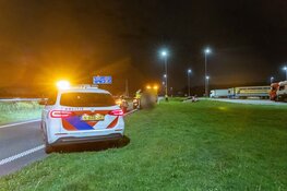 Automobilist verliest macht over het stuur en belandt in greppel langs de A9 bij Heemskerk