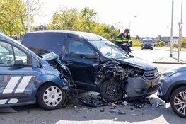 Ongeval met drie voertuigen op Orionweg in IJmuiden