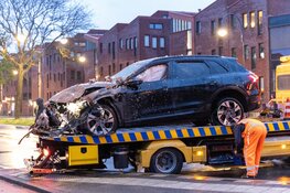 Auto van 93.000 euro beland na botsing in gevel van woning in Heemstede