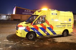 Auto tegen hek van autobedrijf gereden in Beverwijk