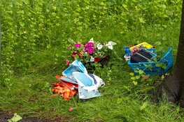 Auto op zijn kant in Aerdenhout