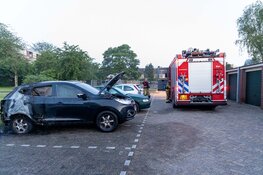 Brandstichter probeert twee voertuigen in brand te steken in Haarlem