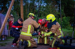 Meisje vast in schommel op speelveldje in Heemskerk