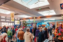 Topdrukte bij opening Albert Heijn Wijkerbaan