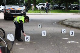 Ongeluk in Haarlem: motorrijder en fietser naar ziekenhuis