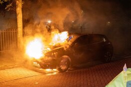 Weer autobrand in Haarlem, ditmaal aan Alexander Flemingstraat