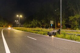 Beschonken automobilist belandt op de kop op A22 bij Beverwijk