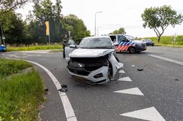 Auto en lijnbus met elkaar in botsing in Velsen-Zuid