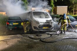 Meerdere auto’s beschadigd bij autobrand in Haarlem