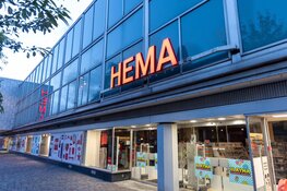 Ruit van Hema in IJmuiden gesneuveld door zwaar vuurwerk
