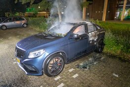 Autobrand aan de Jan van Zutphenstraat in Haarlem