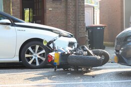 Botsing tussen auto en motor in Beverwijk