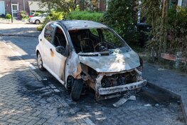 Weer auto uitgebrand aan de Vechtstraat in Beverwijk