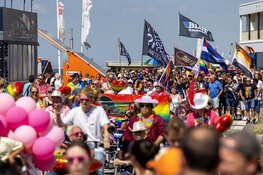 Pride at the Beach tocht 2024 door Zandvoort