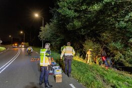 Vrouw zit bijna uur bekneld in voertuig na ongeval in Beverwijk