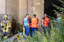 Jongeren springen van brug A9 bij Zijkanaal C