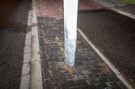 Auto tegen lantaarnpaal gereden in Heemskerk