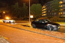 Auto tegen lantaarnpaal gereden in Heemskerk
