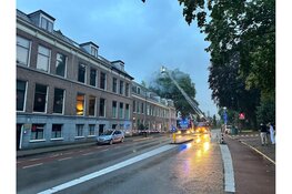 Brandweer rukte massaal uit naar brand in dak in Haarlem