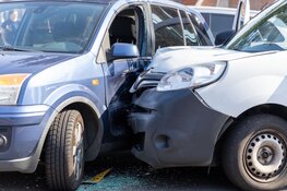 Botsing tussen auto en bestelbus in IJmuiden