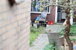 Kleine brand in woning Beverwijk, brandweerwagen raakt personenauto