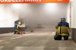 Brand in parkeergarage in Haarlem: twee auto's verwoest
