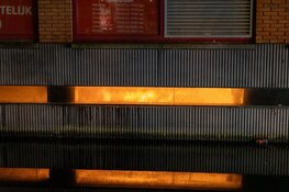 Brand in parkeergarage in Haarlem: twee auto's verwoest